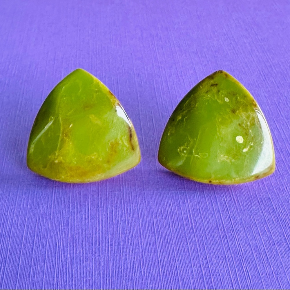 BAKELITE Triangle Screw Back Earrings Marbled Split Pea Green Swirl Vintage